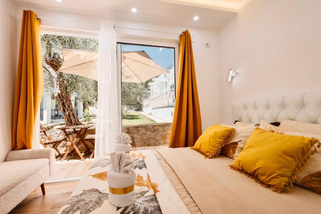 Apartment bedroom with terrace at Eman Resort